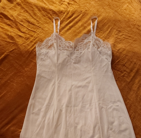 Vintage 1970s White Lace Accented Slip Dress by Wonder Maid - Picture 3 of 11